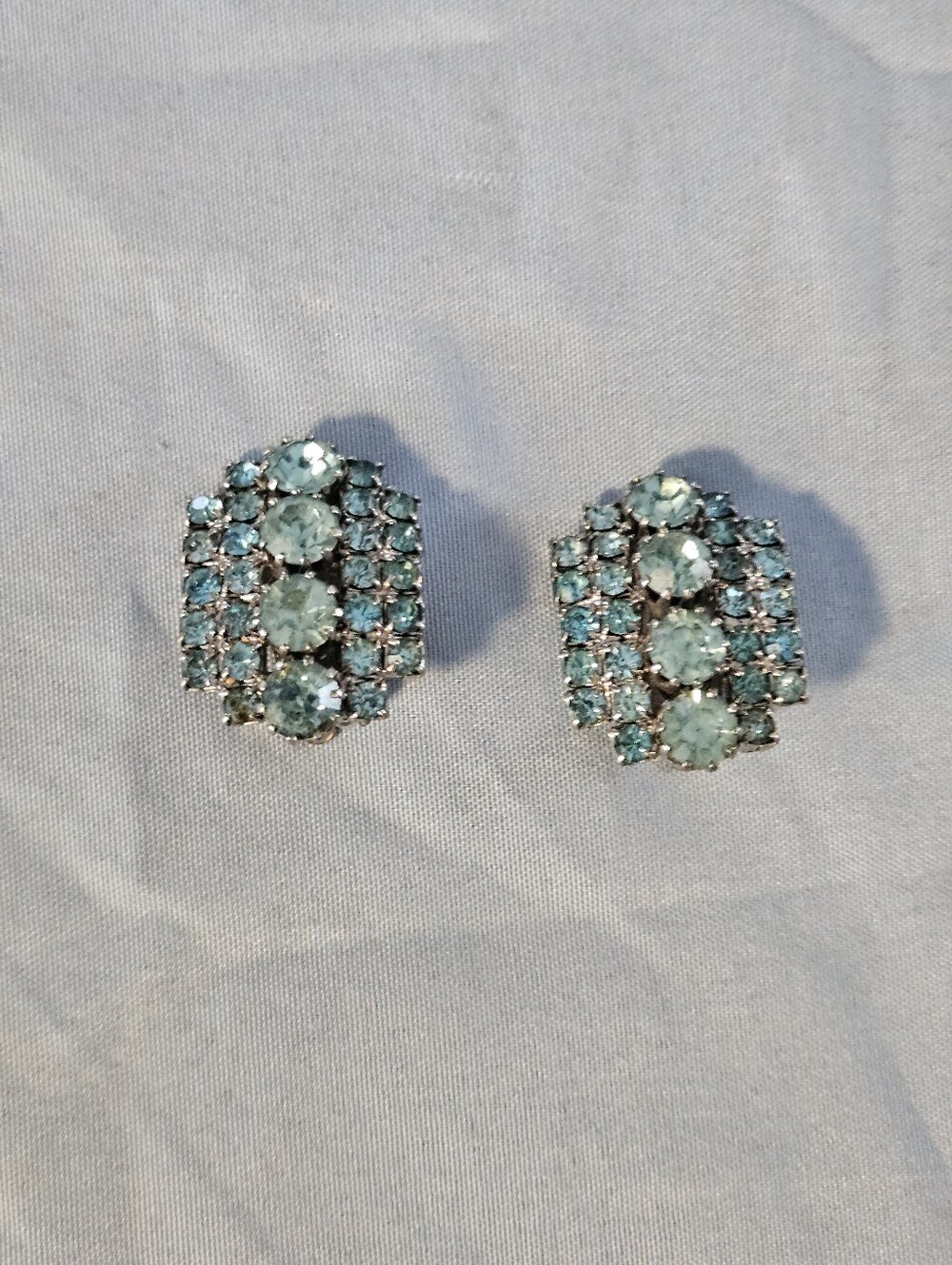 Vintage Multi-tiered Ice Blue Rhinestones Clip-on Earrings Silver-toned